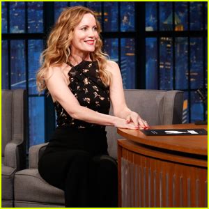 Leslie Mann Describes John Cena’s Butt To Seth Meyers on。